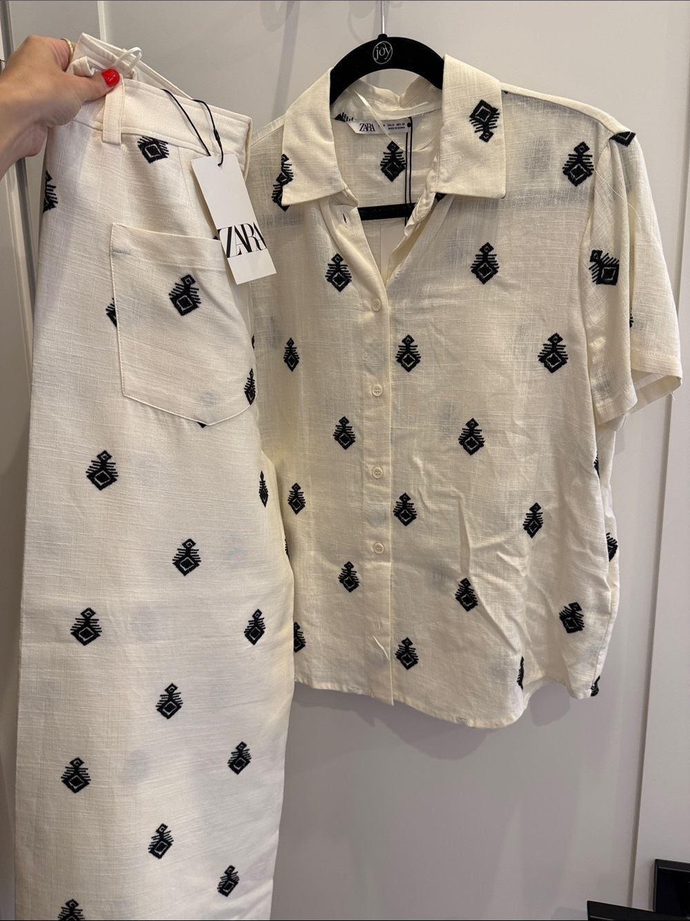 Zara Cream Short-Sleeve Button-Up Shirt with Black Geometric Motif